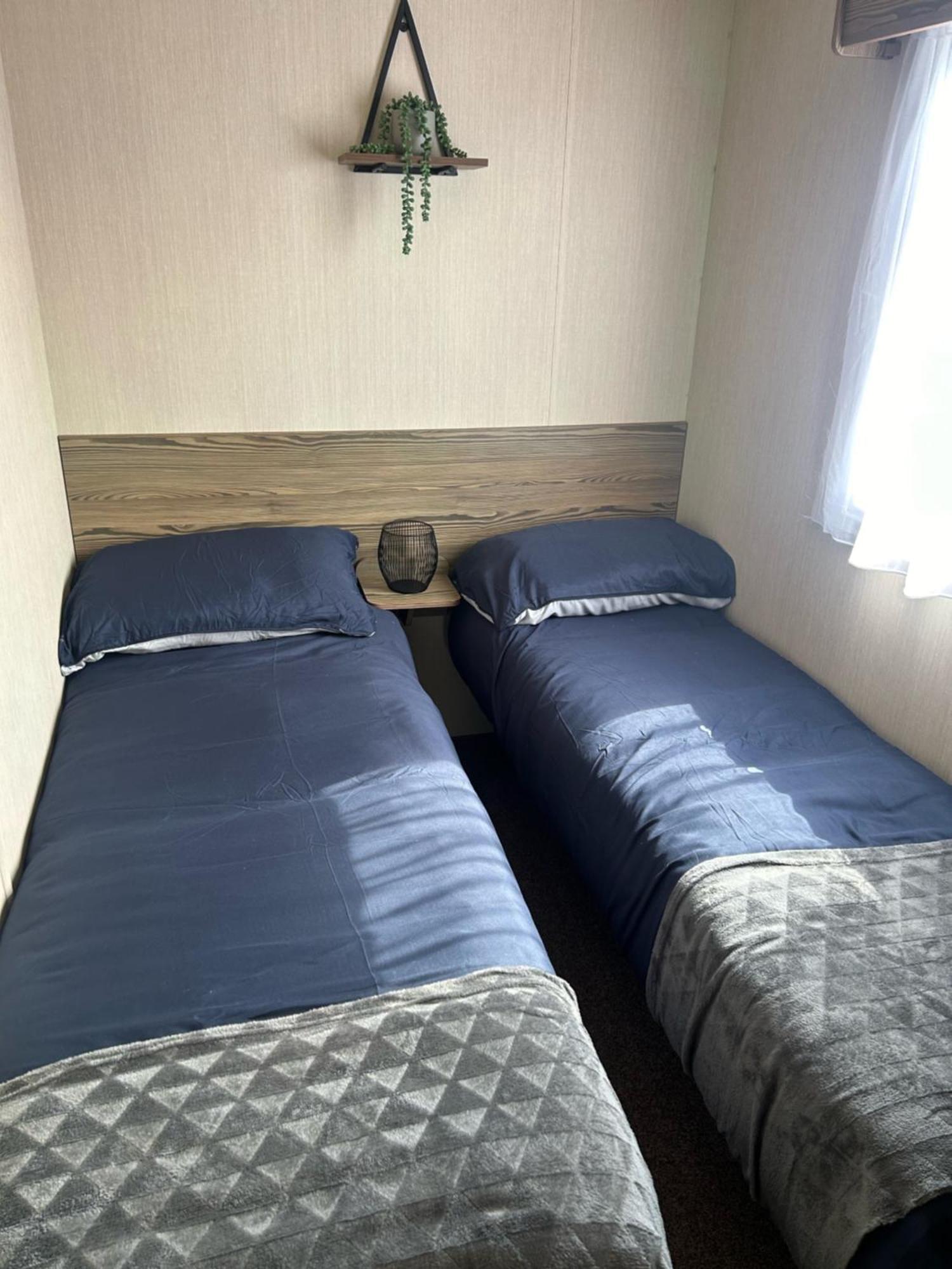 Blue Dolphin Holiday Park Gristhorpe Exteriör bild