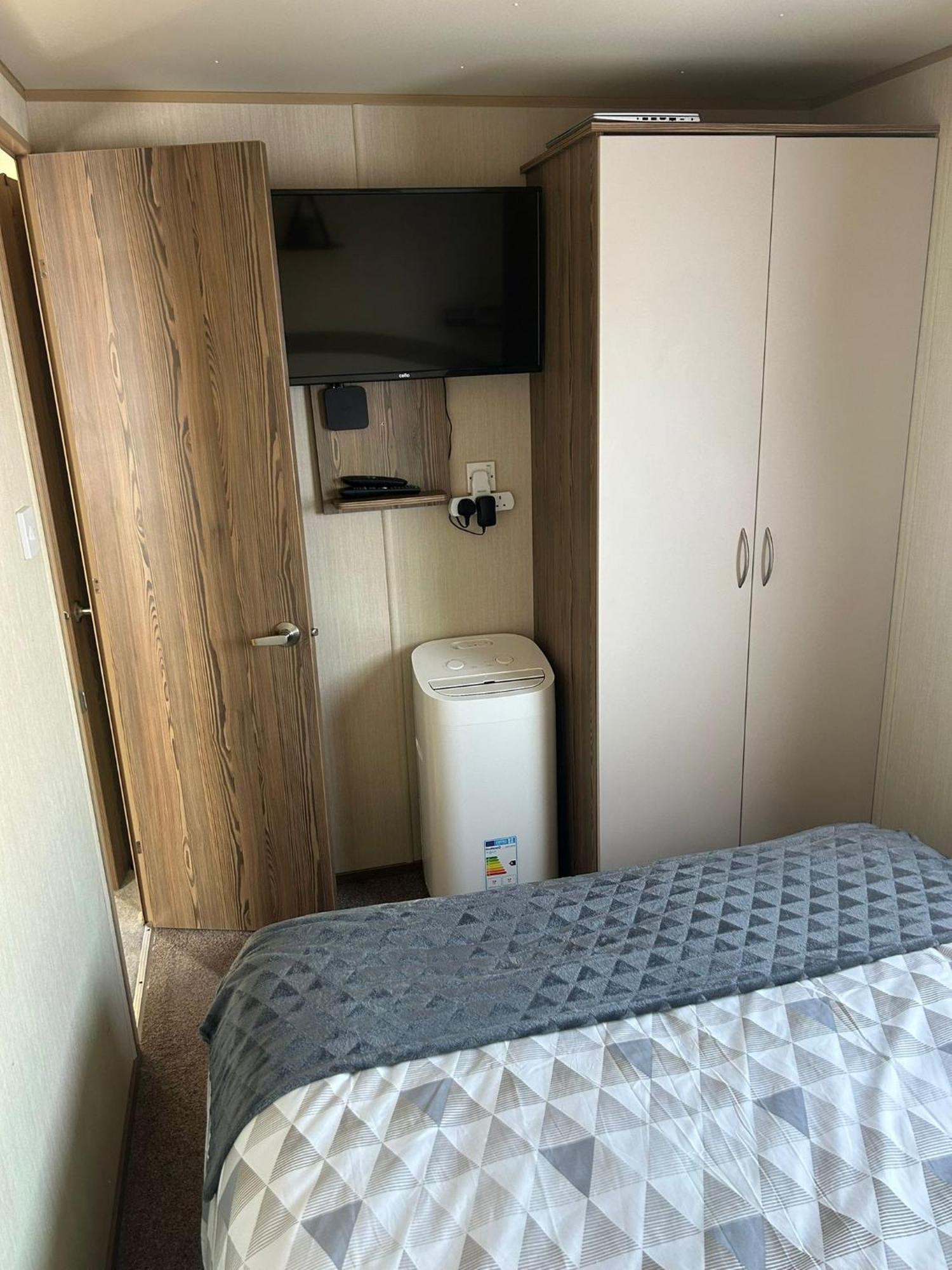 Blue Dolphin Holiday Park Gristhorpe Exteriör bild